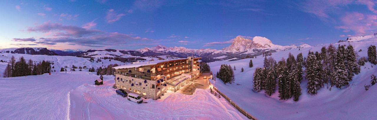Paradiso Pure Living Vegetarian-Vegan Hotel Alpe Di Siusi Bagian luar foto